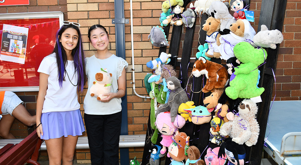 Yr 7 Dobson knock Down Tins prizes