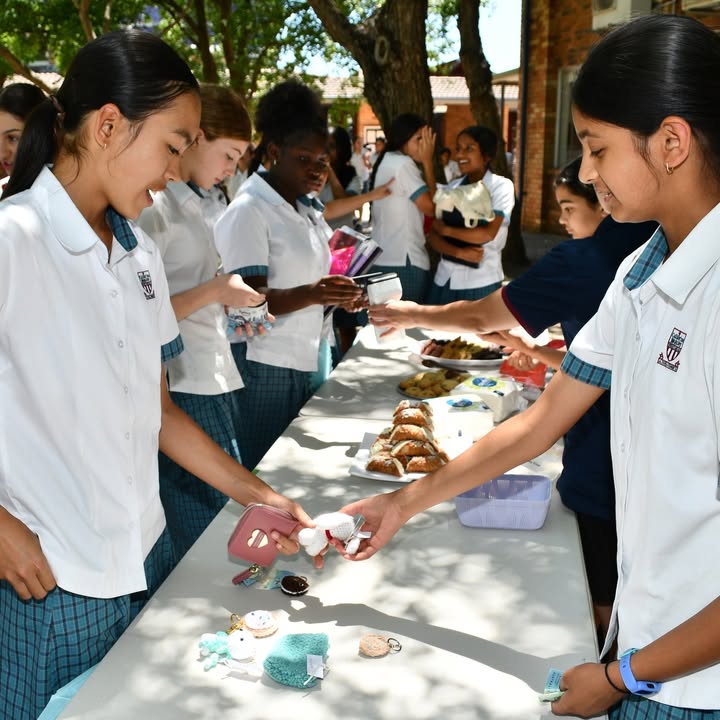 571904604499888_1492685655755107-1