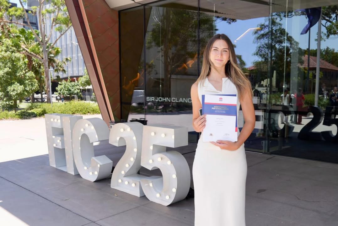 571904604499888_1515572216799784-1