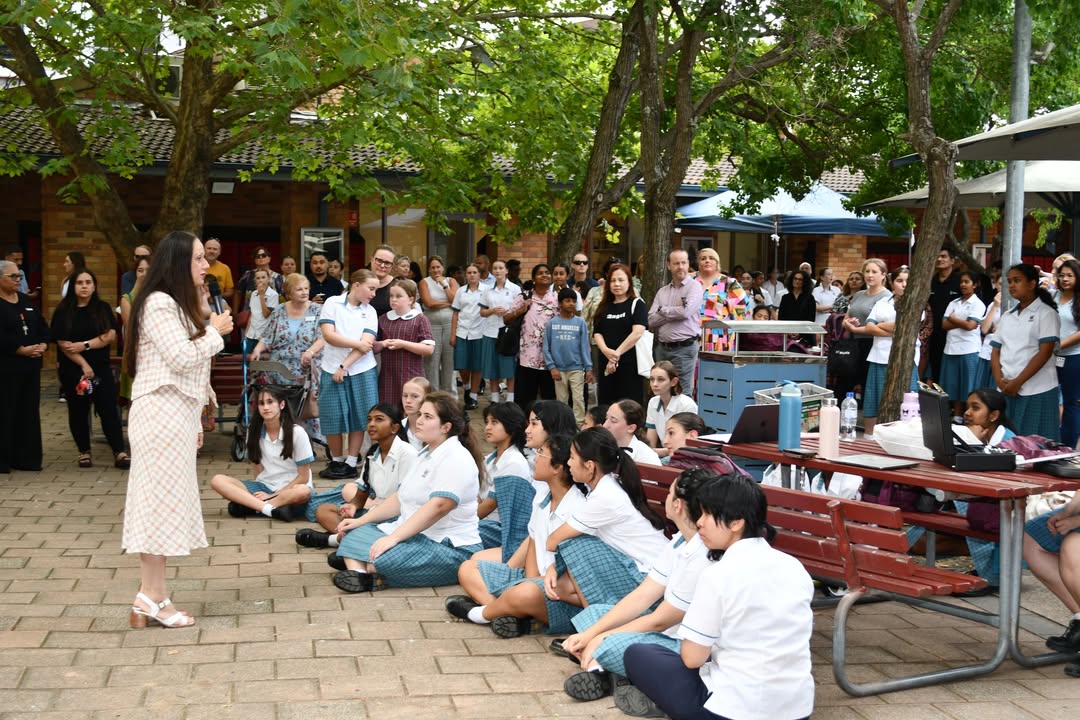 571904604499888_1575283170828688-1