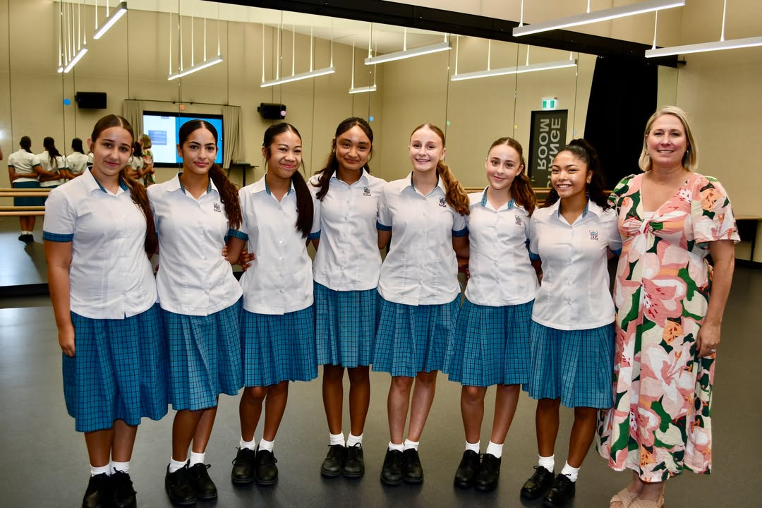 571904604499888_1580375606986111-1