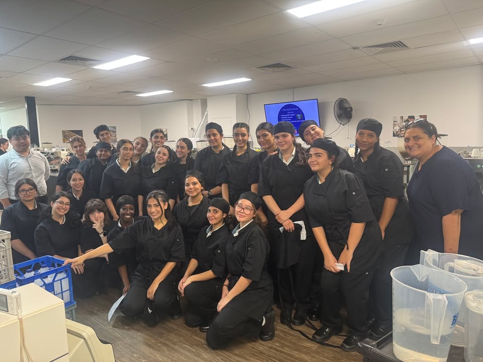 571904604499888_1587445036279168-1